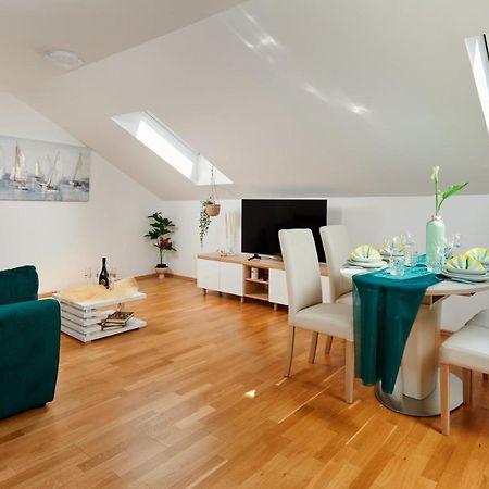 Modern & Spacious Rooftop Apartment With Natual Sunlight Split Exterior foto