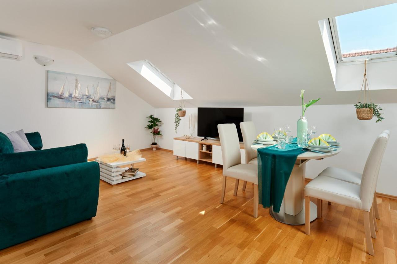 Modern & Spacious Rooftop Apartment With Natual Sunlight Split Exterior foto